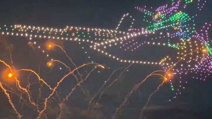 [Drone Show] Dynamic Display of Evangelion Unit-01 – Drone Performance at Japan’s Hakkeijima | Myōda