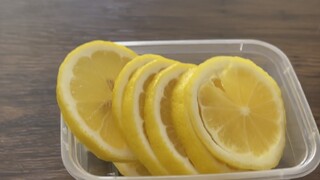 في البث المباشر السابق، مازحت الجمهور قائلًا إنني سأسجل مقطع فيديو وأأكل الليمون 🍋 إذا لم أجد شريكًا