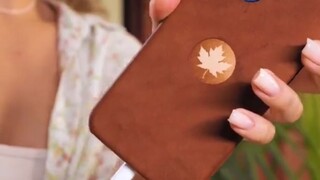 手工制作皮革材质的手机壳，每一步看着都挺舒服的...