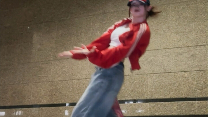 เราลุยเมนูขาหมูย่างแบบจัดเต็ม ดึงเทรนด์แฟชั่นสุดปัง – cortis พลิกคลิปไวกลางดึกที่สถานีรถไฟฟ้า