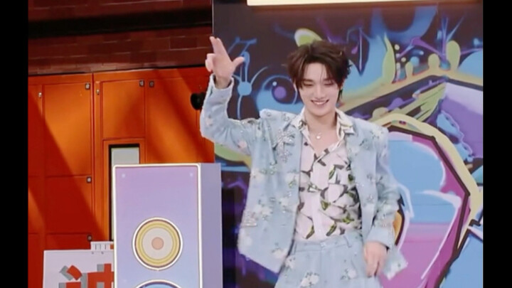 丁程鑫跳九万字好会扭，每一个wave都超丝滑，扭起来更是绝杀！会跳多跳超爱看~