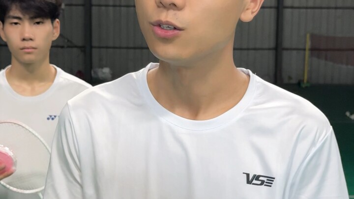 สนามแบดมินตันที่มีผู้คนเพิ่มมากขึ้นเรื่อยๆ