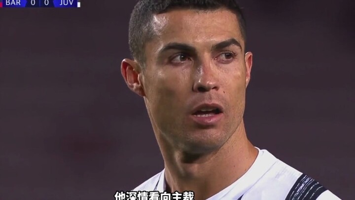 Khi Ronaldo chủ động đến bắt tay Messi, khoảnh khắc ấy dường như cũng báo hiệu sự kết thúc của tuổi 