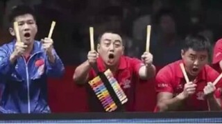 لم أكن أتوقع أن منتخب تنس الطاولة الصيني يمكنه أن يكون مضحكًا جدًا...