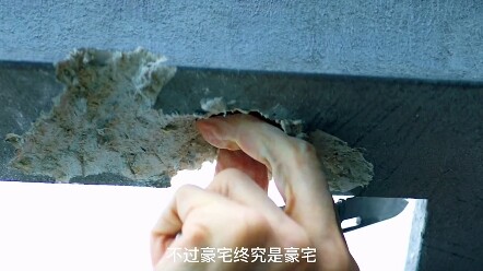 Anh ta chìm sâu vào nơi này, và điều đang chờ đợi anh là sự tra tấn vô tận; để thoát khỏi địa ngục, 