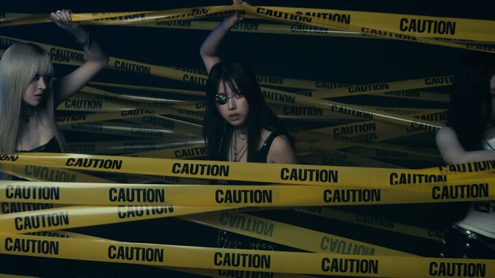 NMIXX Caution MVk