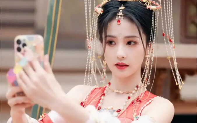Bai Lu mistook Zhang Jingyi for Yang Ying—“Bai Lu,” “Zhang Jingyi,” “Angelababy Yang Ying.”
