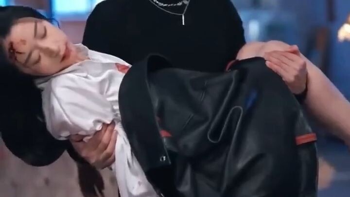 Di kehidupan lalu, wanita ini bantu pacarnya jadi bintang, tapi malah dikhianati