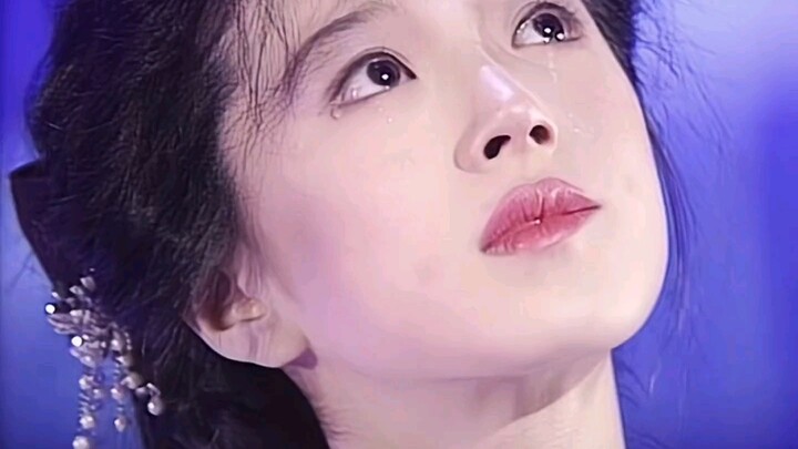 So even someone as beautiful as Nakamori Akina has to suffer in love.