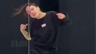 I can't stop laughing, my family, I just wanted to dance "Maniac" handsomely