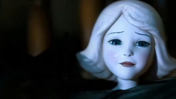 A porcelain doll who can be sweet, savory, gentle, or fierce!