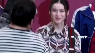 Saya juga tidak ingin bersujud, tetapi manajer memimpin dalam kowtow, Tai Tian! ! !