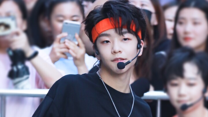 震惊！现在的14岁男孩子跳舞这么A的吗？！【BOYSTORY贺鑫隆 沈阳路演  SEVENTEEN HIT cover直拍】