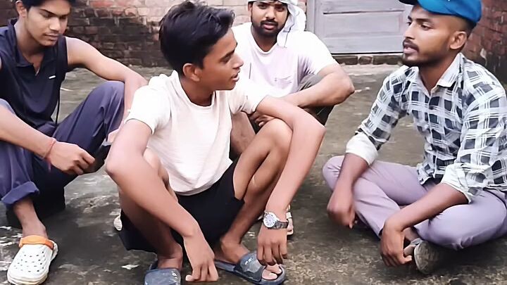 फनी कॉमेडी वीडियो आओ मिलकर रास्ते और हंसते हैं वीडियो फॉलो जरूर करें