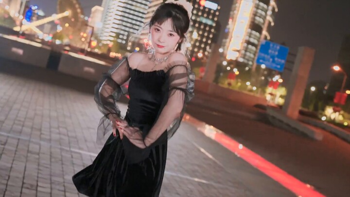 It's late at night, are you still awake? The wind in Shanghai at night is a little noisy, pure and s