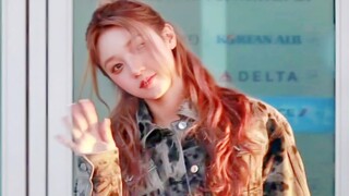 مطار المغادرة لدى عودة سونغ يوتشي إلى الوطن في 230327، سونغ الصغيرة التي تتحدى البرد بأرجلها العارية