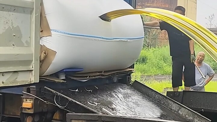 Why do flowing liquids sometimes appear to be still?