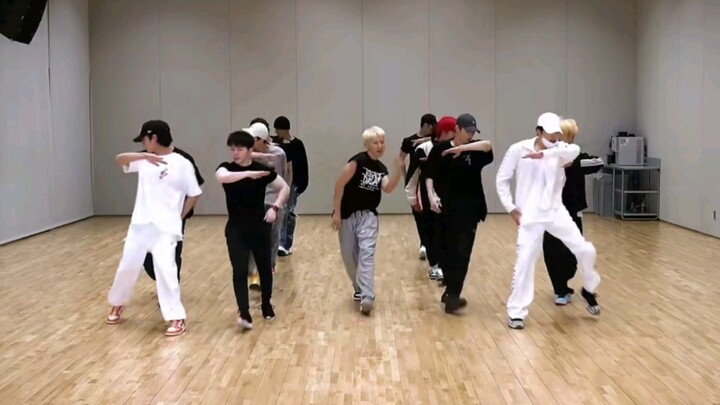 [SEVENTEEN practice room] I've watched this sequence many times and it still astounds me. I'm tired 