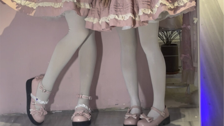 Kakak hari ini berdandan feminin bareng aku ψ(｀∇´)ψ