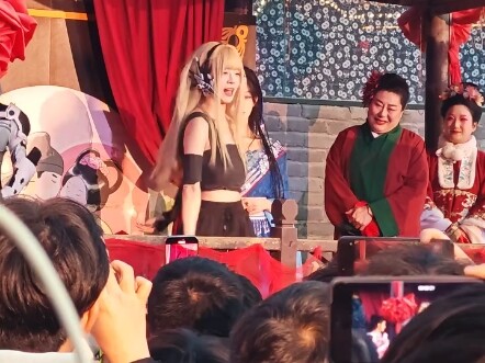 العجوز وانغ تتوسط للزواج