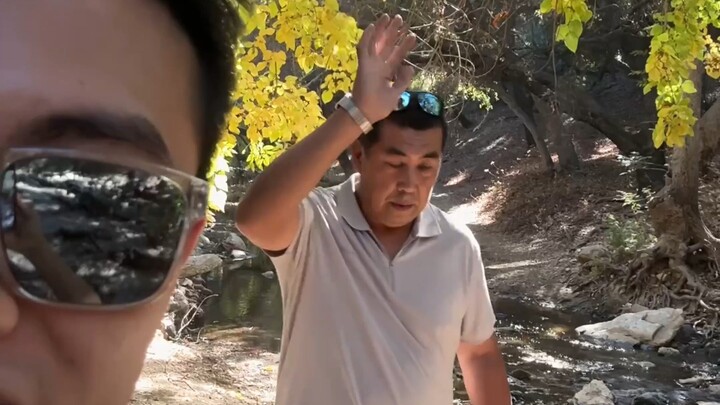ลุงสองของฉัน (พี่เป่าเสีย) เลี้ยงดูฉันมาตั้งแต่เด็ก ให้ความสำคัญกับฉันราวกับลูกแท้ๆ ต่อมาได้อพยพไปสห
