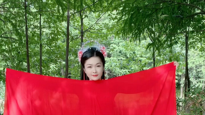 It is enough to bring 2 silk scarves for National Day travel, which is equivalent to bringing a set 