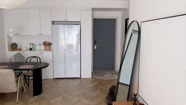 One Shot | Rumah dengan Penekanan pada Furnitur dan Aksesori, Bukan Renovasi Besar: Tipe Unit Tengah