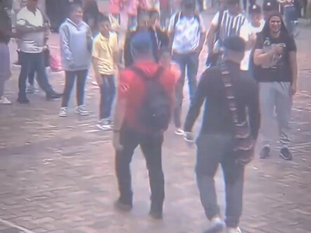 العمّ: انتهى الأمر، إنّه قادم نحوي!