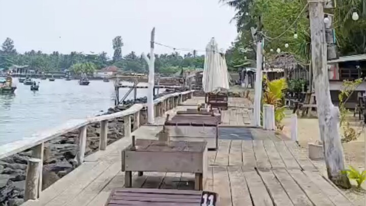 cafe di pantai perairan sunda