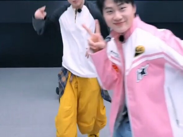 Phiên bản vũ đạo của “Người I và Người E”