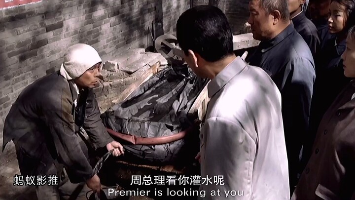 总理和老百姓一起吃糠咽菜 体察百姓疾苦