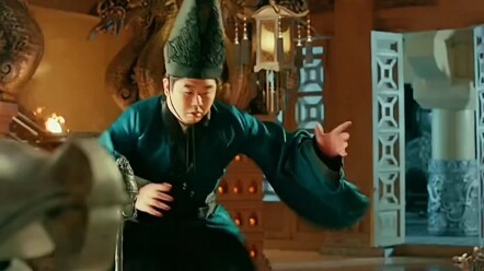 The Great King is actually attracted to men, and upon learning this, the Empress Dowager summoned a 