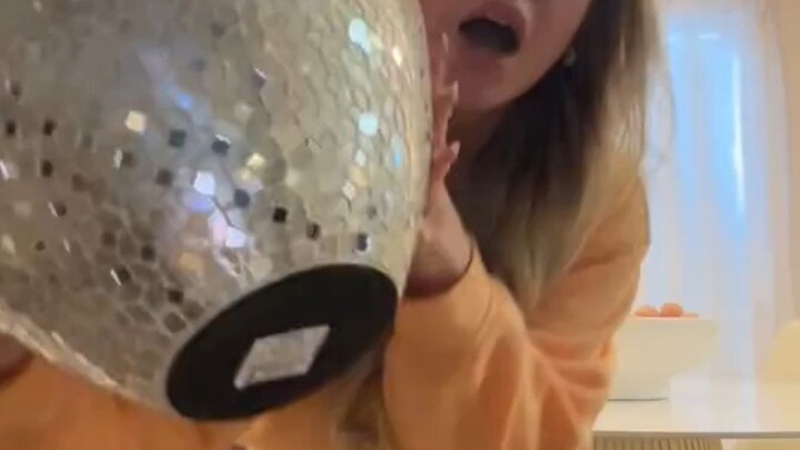 Seperti apa rasanya kentut di depan vas bunga?