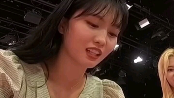 ‘[Twice] Không có một biểu cảm nào là thừa cả 🤣’