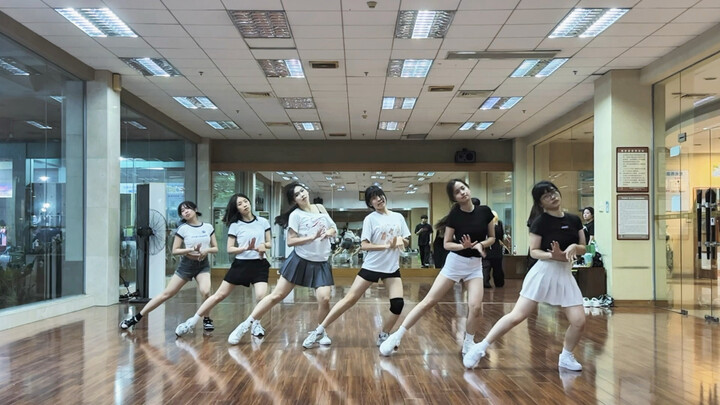 Could there be an unreleased practice room version of this song?! [GLASS BEAD Cover Dance]
