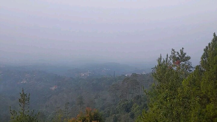 muncak mumpung libur kerja