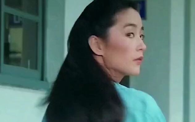 "Beautiful women who never fall into clichés!" So stunning they blur the lines between genders, and 