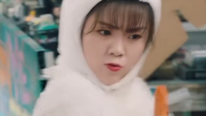 Lele is so cute when she’s working hard to protect the radish!