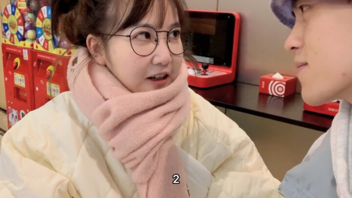 没想到在一起三年多了 她还是不敢看我