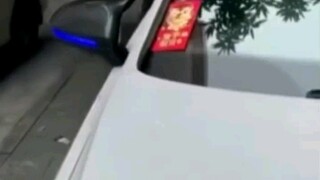A man put a red envelope in his car window and found it was a ticket. The traffic police responded: 