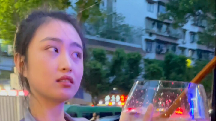 I will update my vlog later. Many people say they like my personality. I am quite happy. Hehe. If yo