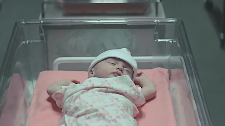 Cô bé phát hiện ra loại thuốc mẹ đã cho mình uống suốt 18 năm hóa ra lại có hai lớp nhãn, giấu kín m