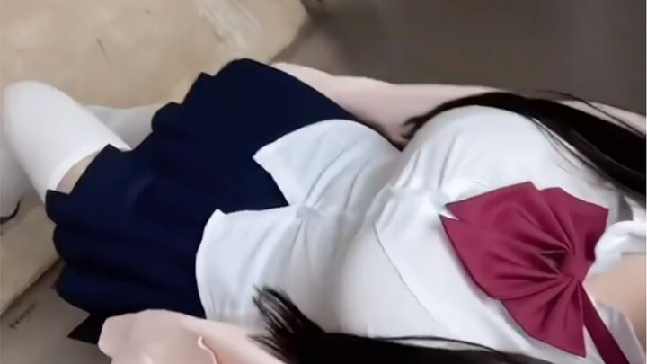 Guys, you’ve gotta wear women’s clothes when you go out!!