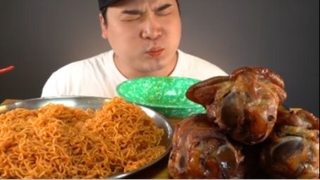 Thánh ăn mukbang ăn đùi gà cỡ lớn cùng mỳ cực ngon #amthuc #monngon