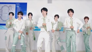 It's already been a year... When this song first came out, I really loved it!