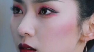 Mengapa penjahat wanita jahat No. N tampak begitu saleh tanpa alasan yang jelas?