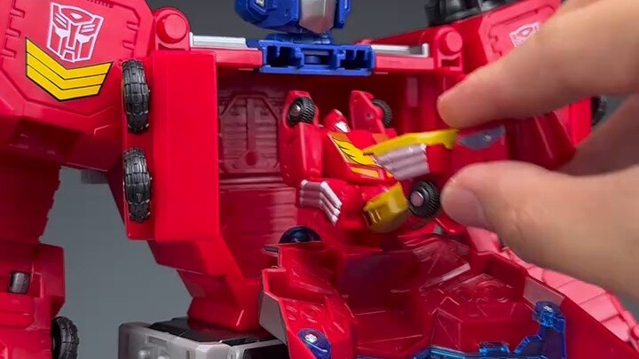 Optimus Prime turned into his own ancestor? His appearance after resurrection as 13 Tianyuan is so h