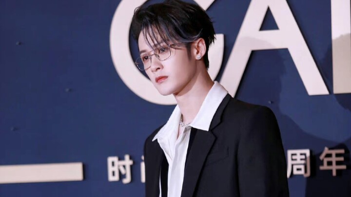 Tôi không chấp nhận việc còn ai chưa từng nghe đoạn rap giọng trầm của Đàn Kiện Thứ!