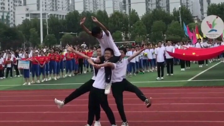 在领导面前跳黑帮摇