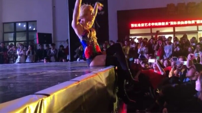 Pertunjukan Juri Guangxi [Seni Tari] AC Postur tubuhmu di atas panggung terlalu menggoda